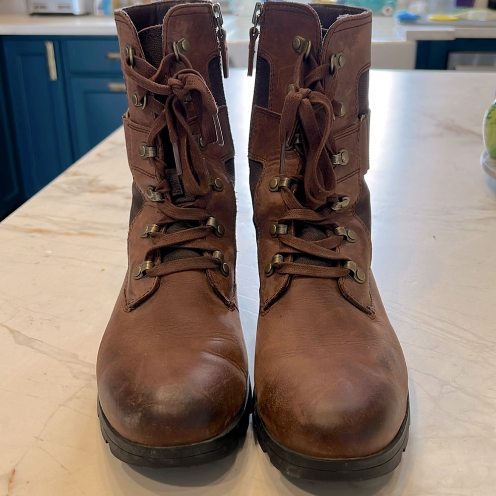 Sorel leather boot. Size 10.5. Brown